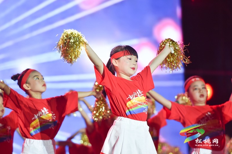 畢業(yè)啦！松桃實(shí)驗(yàn)幼兒園舉行畢業(yè)晚會(huì)