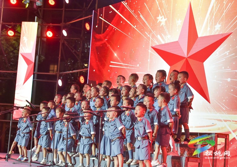 畢業(yè)啦！松桃實(shí)驗(yàn)幼兒園舉行畢業(yè)晚會(huì)