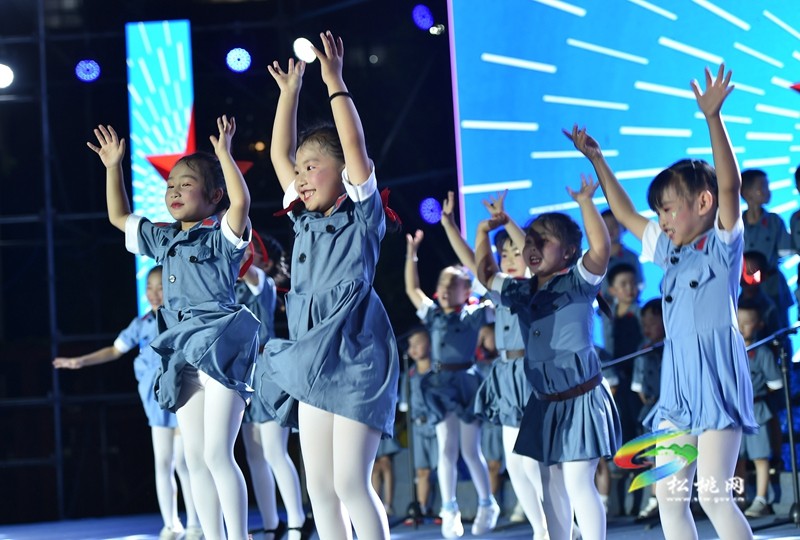 畢業(yè)啦！松桃實(shí)驗(yàn)幼兒園舉行畢業(yè)晚會(huì)