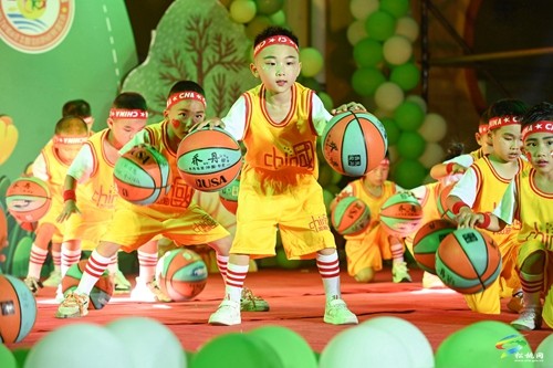 松桃第三幼兒園舉辦“星河徜徉、揚(yáng)帆起航”  主題畢業(yè)晚會(huì)