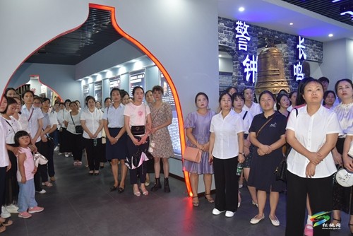 松桃開展“一把手”家風(fēng)廉潔教育活動(dòng)
