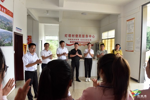 送上關(guān)懷 跟蹤指導(dǎo) 促進(jìn)“三下鄉(xiāng)”活動(dòng)走深走實(shí)