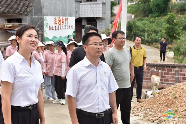送上關(guān)懷 跟蹤指導(dǎo) 促進(jìn)“三下鄉(xiāng)”活動(dòng)走深走實(shí)