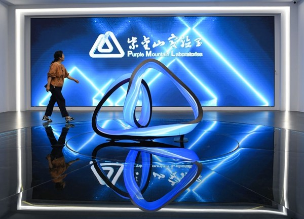 建設(shè)網(wǎng)絡(luò)強國 助力民族復(fù)興——以習(xí)近平同志為核心的黨中央引領(lǐng)網(wǎng)信事業(yè)發(fā)展述評