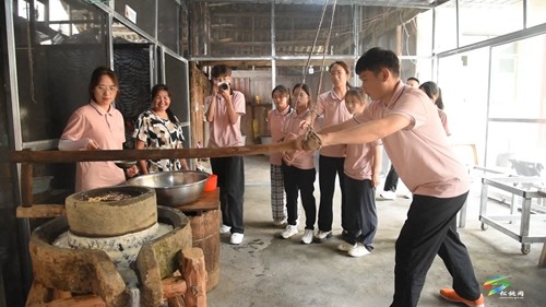 銅仁幼專到大坪場鎮(zhèn)開展“三下鄉(xiāng)”志愿服務(wù)實踐活動