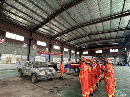 松桃消防開展車輛事故破拆救援實(shí)戰(zhàn)化訓(xùn)練