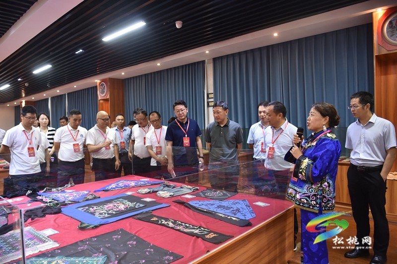 銅仁市工會(huì)2023年半年工作暨“縣級(jí)工會(huì)加強(qiáng)年”現(xiàn)場(chǎng)觀摩推進(jìn)會(huì)召開(kāi)