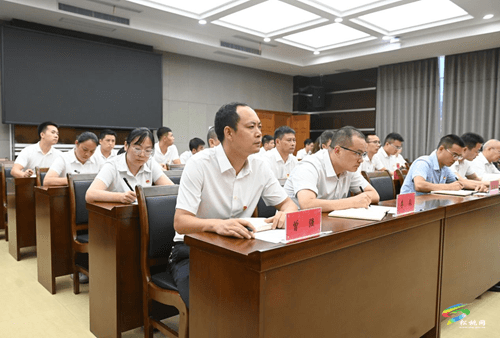 縣委書記陳琪上黨課