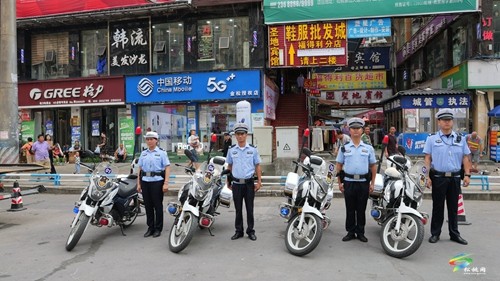 縣交警大隊與城市管理局聯(lián)合開展違法違停專項整治行動