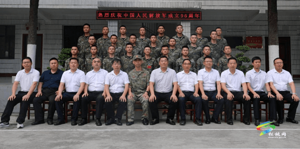 吳廷友率慰問團開展“八一”建軍節(jié)慰問