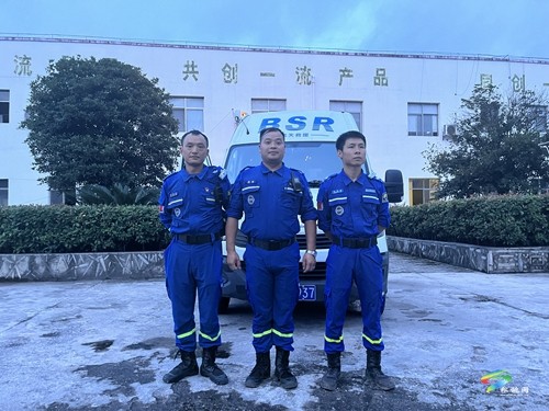 松桃藍天救援隊星夜馳援京津冀參加抗洪搶險