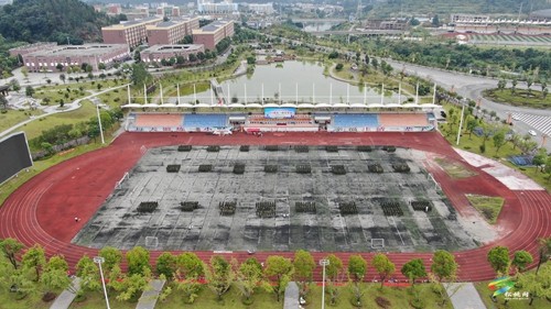 松桃民族中學(xué)近千名新生軍訓(xùn)開營(yíng)