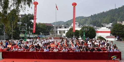 長坪鄉(xiāng)：舉行飛靈助學(xué)活動