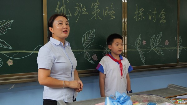 松桃第一完小開學(xué)第一天