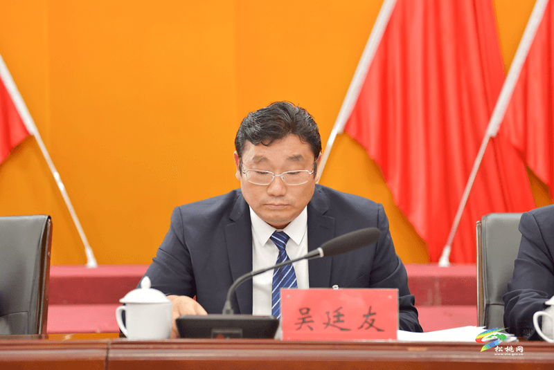 中共松桃苗族自治縣委十四屆五次全會(huì)暨半年經(jīng)濟(jì)工作會(huì)議召開