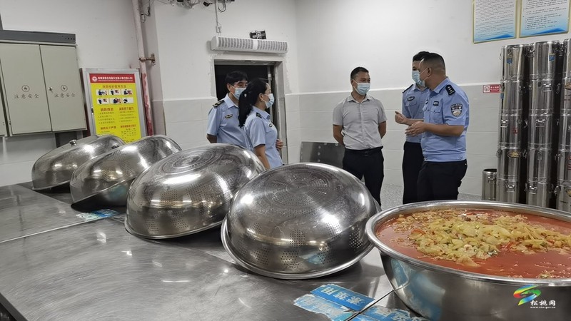 松桃:聯(lián)合開展秋季學(xué)期校園食品安全檢查 守護“舌尖上”的安全