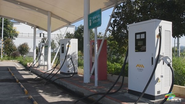 松桃：高速充電加水很方便 駕駛出行無擔憂