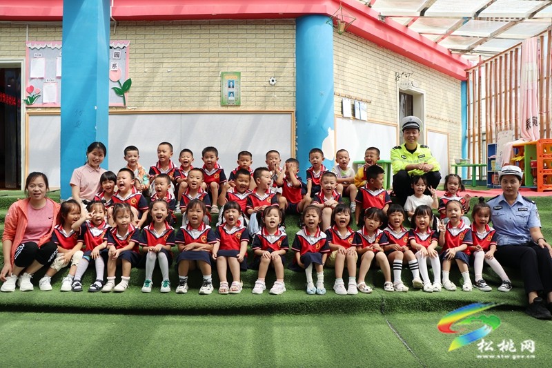 “幼”見交警、安全“童”行——松桃公安交警開展幼兒園交通安全宣傳活動