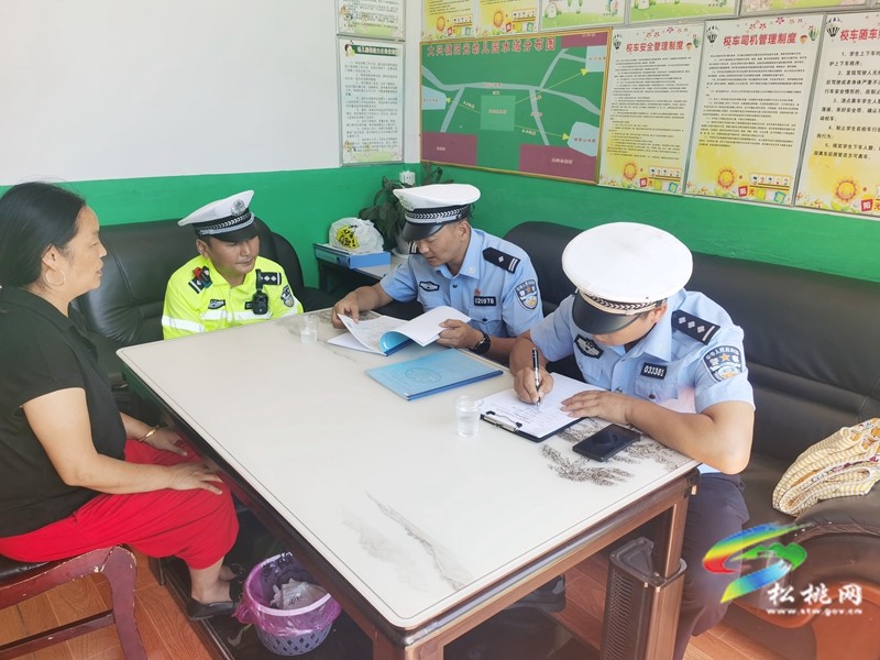 松桃公安交警開展秋季校車安全檢查