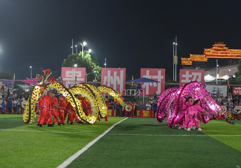 超燃！“村超”現(xiàn)場(chǎng)，松桃鹵鴨子隊(duì)氛圍感拉滿~