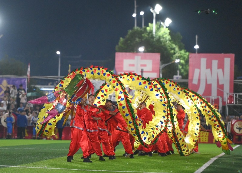 超燃！“村超”現(xiàn)場(chǎng)，松桃鹵鴨子隊(duì)氛圍感拉滿~