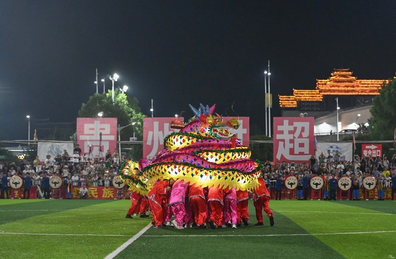 超燃！“村超”現(xiàn)場(chǎng)，松桃鹵鴨子隊(duì)氛圍感拉滿~