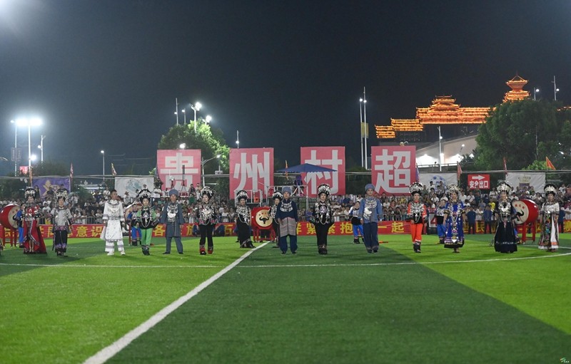 超燃！“村超”現(xiàn)場(chǎng)，松桃鹵鴨子隊(duì)氛圍感拉滿~