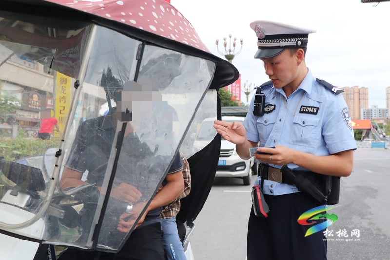 松桃交警大隊：筑牢校園交通安全?開展校園周邊交通秩序整治行動