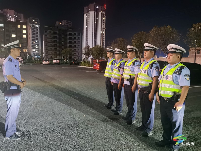 縣交警大隊(duì)持續(xù)開展夜查整治行動(dòng)