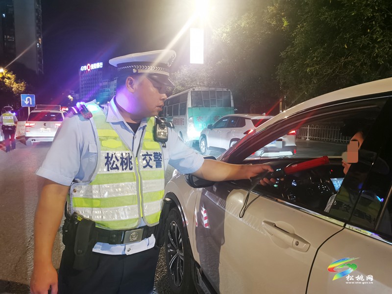 縣交警大隊(duì)持續(xù)開展夜查整治行動(dòng)