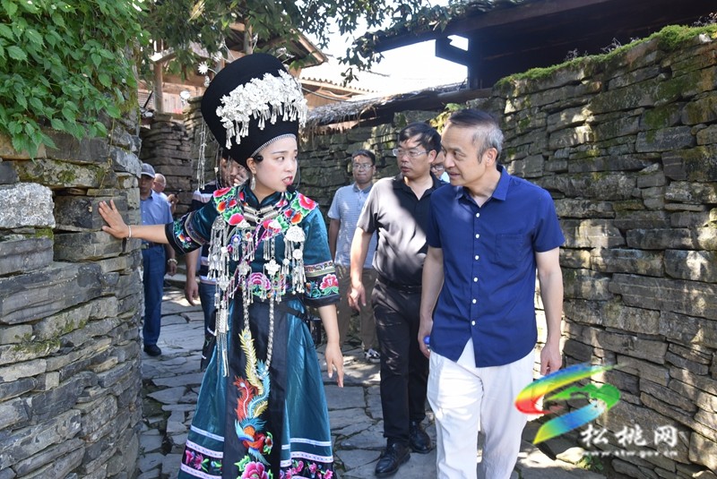 《民族文學(xué)》貴州作家培訓(xùn)班暨新時(shí)代文學(xué)山花高研培訓(xùn)班到我縣開展采風(fēng)創(chuàng)作活動(dòng)