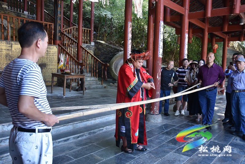 《民族文學(xué)》貴州作家培訓(xùn)班暨新時(shí)代文學(xué)山花高研培訓(xùn)班到我縣開展采風(fēng)創(chuàng)作活動(dòng)