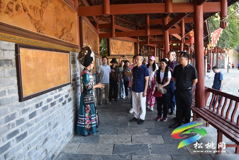 《民族文學(xué)》貴州作家培訓(xùn)班暨新時(shí)代文學(xué)山花高研培訓(xùn)班到我縣開展采風(fēng)創(chuàng)作活動(dòng)