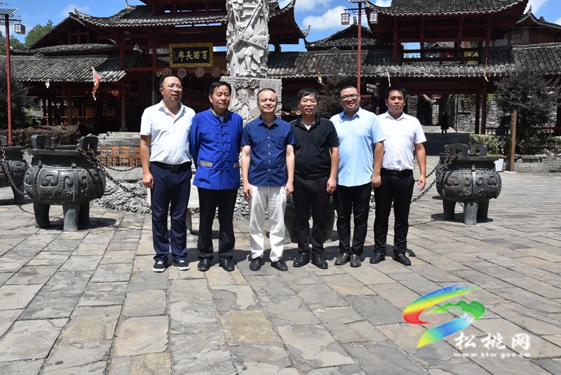 《民族文學(xué)》貴州作家培訓(xùn)班暨新時(shí)代文學(xué)山花高研培訓(xùn)班到我縣開展采風(fēng)創(chuàng)作活動(dòng)