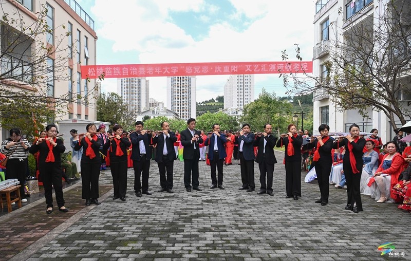 【網(wǎng)絡(luò)中國節(jié)·重陽】縣老年大學(xué)開展“感黨恩、慶重陽”文藝演出走進(jìn)敬老院活動(dòng)