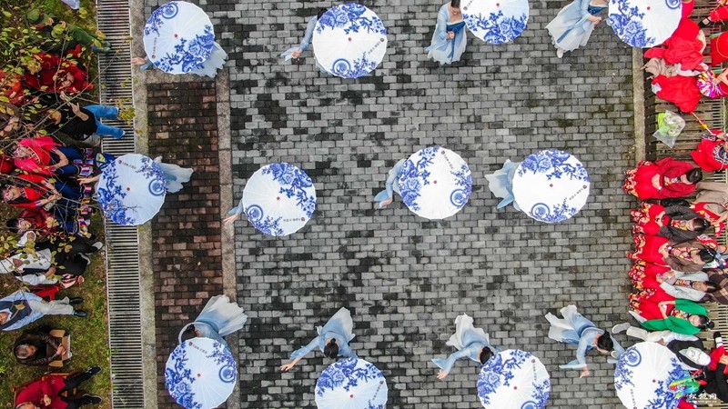 【網(wǎng)絡(luò)中國節(jié)·重陽】縣老年大學(xué)開展“感黨恩、慶重陽”文藝演出走進(jìn)敬老院活動(dòng)
