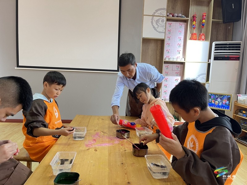 秀山陳建友：用龍鳳花燭點(diǎn)亮星光 助殘逐夢(mèng)