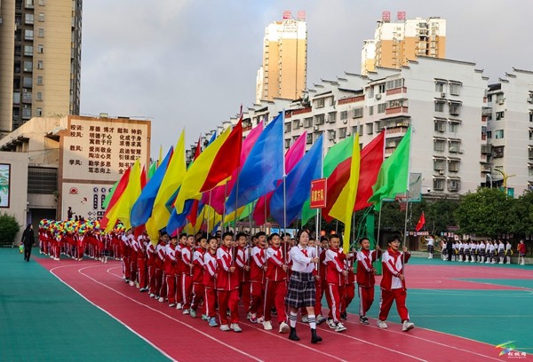 童心冬運?強(qiáng)身筑夢——縣第一完小2023年冬季趣味運動會開幕