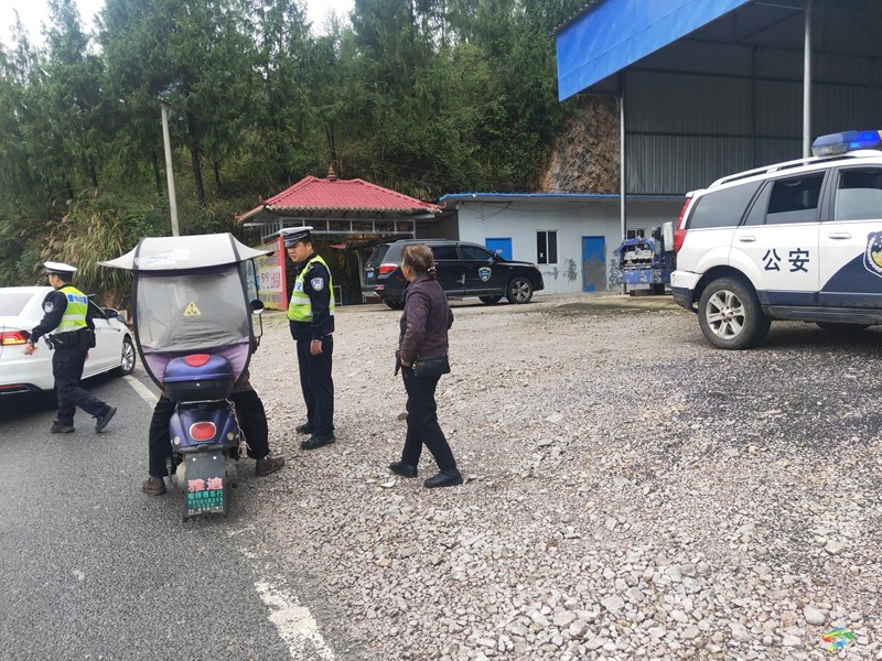 普覺鎮(zhèn)開展道路交通安全聯(lián)合執(zhí)法專項(xiàng)整治