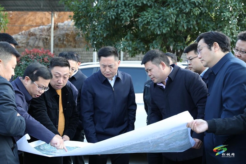 陳琪率縣四家班子領(lǐng)導(dǎo)調(diào)研城市建設(shè)提升工作