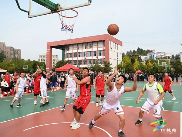 精彩！2023年松桃第一屆教職工“國壽財(cái)險(xiǎn)杯”籃球賽火熱進(jìn)行中~