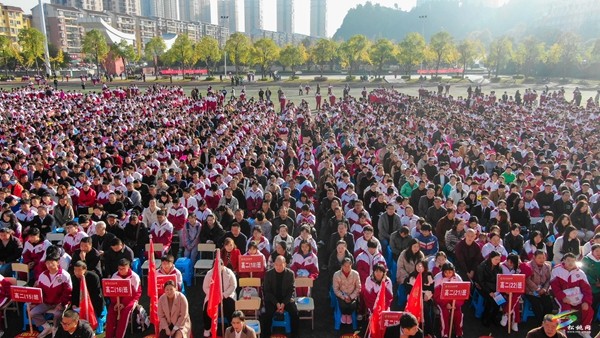 松桃民族中學(xué)家校聯(lián)動(dòng)齊發(fā)力