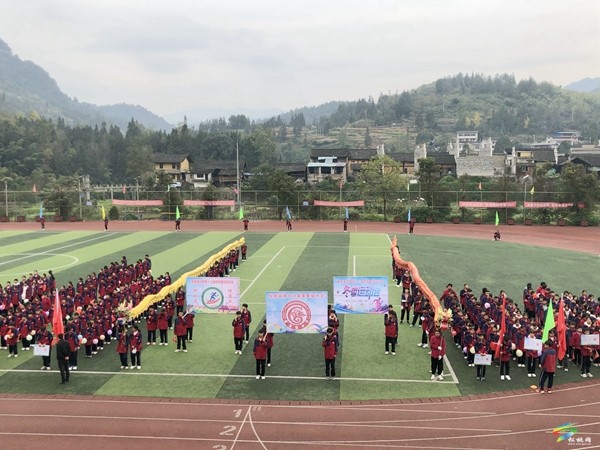 寨英鎮(zhèn)中學舉辦第十七屆冬季田徑運動會