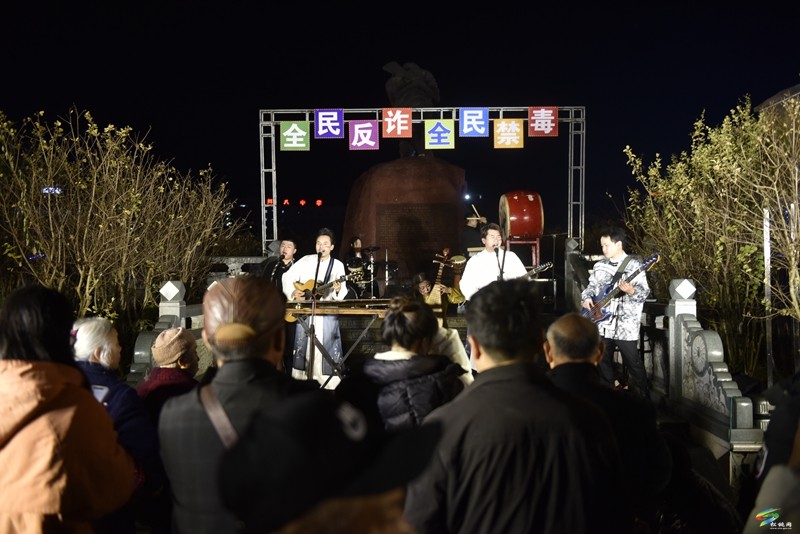 松桃開展反詐禁毒“小夜市”宣傳活動