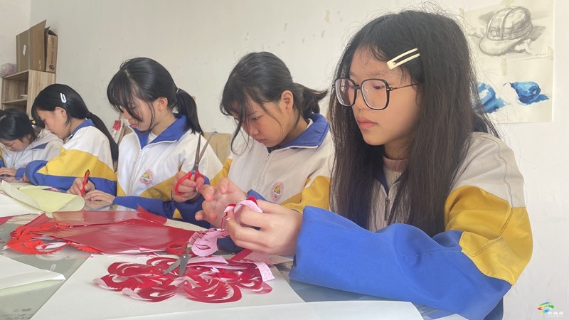 松桃：多彩社團(tuán)百花齊放 促進(jìn)學(xué)生全面健康發(fā)展
