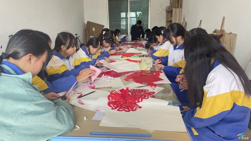 松桃：多彩社團(tuán)百花齊放 促進(jìn)學(xué)生全面健康發(fā)展