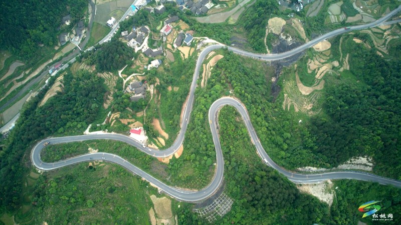 G352長坪(黔湘界)至松桃公路改擴(kuò)建工程順利通過竣工驗收