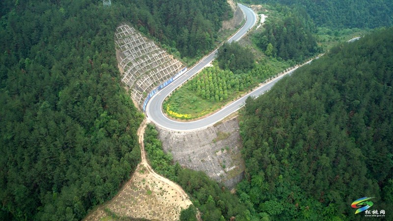 G352長坪(黔湘界)至松桃公路改擴(kuò)建工程順利通過竣工驗收