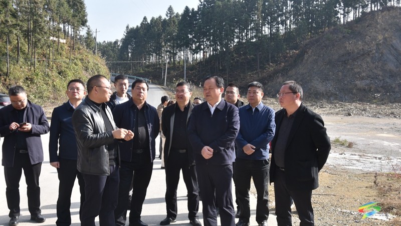 李俊宏來松開展巡林工作