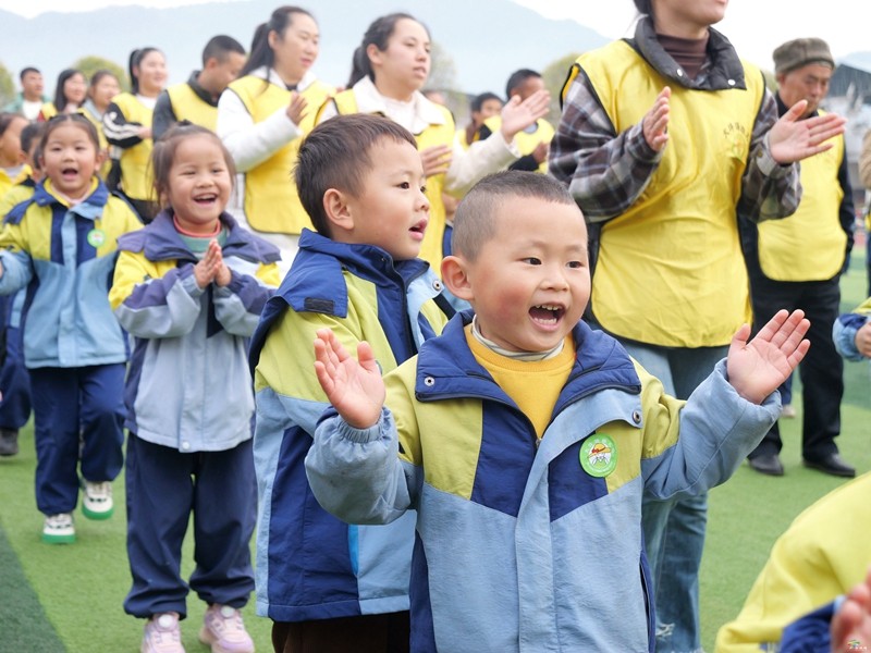 大坪場(chǎng)鎮(zhèn)幼兒園舉辦第四屆親子運(yùn)動(dòng)會(huì)